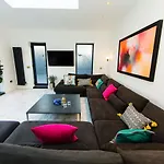 펜션 Rounton By Luxury Travel Emporium- Hot Tub - Sea Views - Parking *