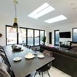 펜션 Rounton By Luxury Travel Emporium- Hot Tub - Sea Views - Parking