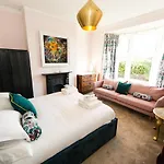 Rounton By Luxury Travel Emporium- Hot Tub - Sea Views - Parking 펜션 로빈후즈베이