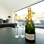 Rounton By Luxury Travel Emporium- Hot Tub - Sea Views - Parking * 로빈후즈베이
