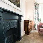 펜션 Rounton By Luxury Travel Emporium- Hot Tub - Sea Views - Parking *
