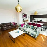 펜션 Rounton By Luxury Travel Emporium- Hot Tub - Sea Views - Parking 로빈후즈베이