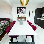 Rounton By Luxury Travel Emporium- Hot Tub - Sea Views - Parking 로빈후즈베이