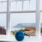펜션 Rounton By Luxury Travel Emporium- Hot Tub - Sea Views - Parking