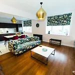 펜션 Rounton By Luxury Travel Emporium- Hot Tub - Sea Views - Parking *