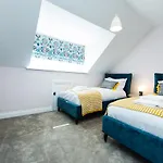 Rounton By Luxury Travel Emporium- Hot Tub - Sea Views - Parking *