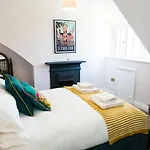 펜션 Rounton By Luxury Travel Emporium- Hot Tub - Sea Views - Parking 로빈후즈베이