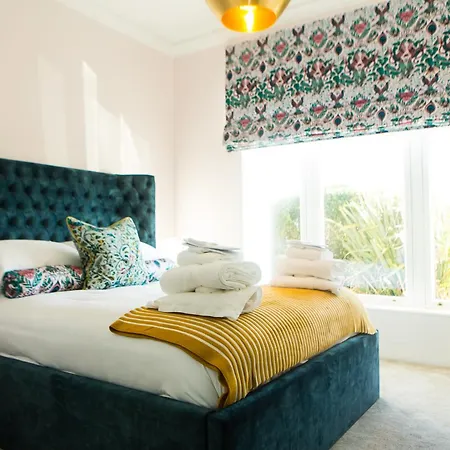 Rounton By Luxury Travel Emporium- Hot Tub - Sea Views - Parking 펜션 *