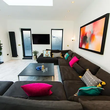 펜션 Rounton By Luxury Travel Emporium- Hot Tub - Sea Views - Parking *