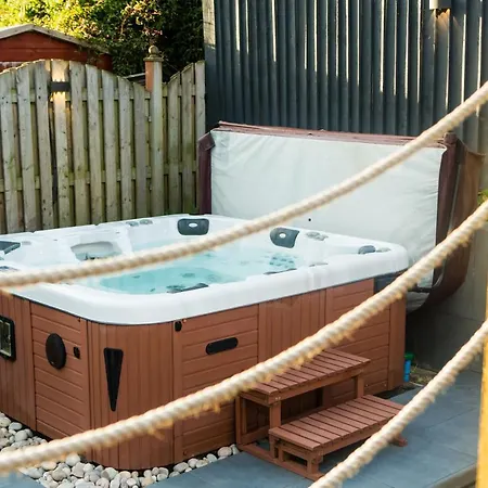 Дом отдыха Rounton By Luxury Travel Emporium- Hot Tub - Sea Views - Parking *