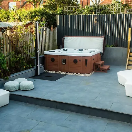 Rounton By Luxury Travel Emporium- Hot Tub - Sea Views - Parking *