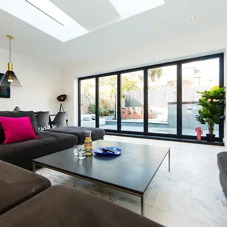 Rounton By Luxury Travel Emporium- Hot Tub - Sea Views - Parking 펜션 로빈후즈베이