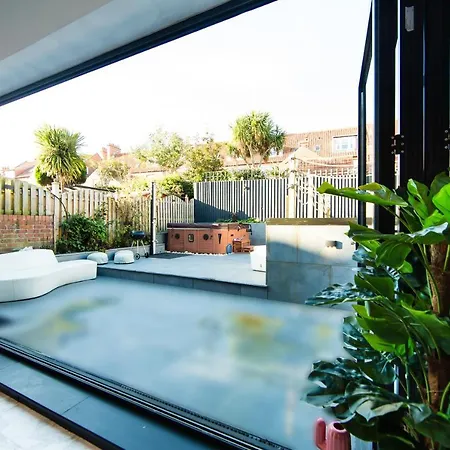 Rounton By Luxury Travel Emporium- Hot Tub - Sea Views - Parking