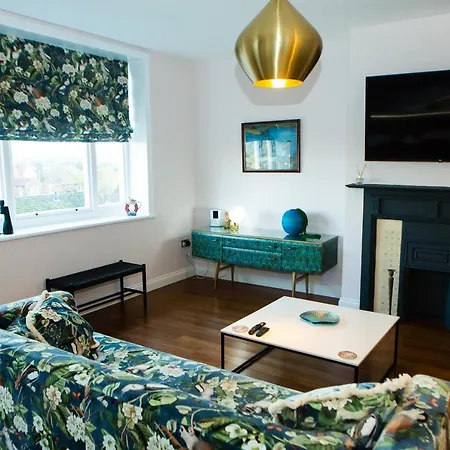 펜션 Rounton By Luxury Travel Emporium- Hot Tub - Sea Views - Parking 로빈후즈베이