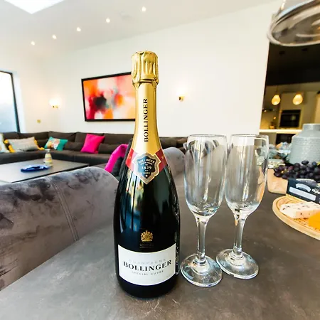 Rounton By Luxury Travel Emporium- Hot Tub - Sea Views - Parking